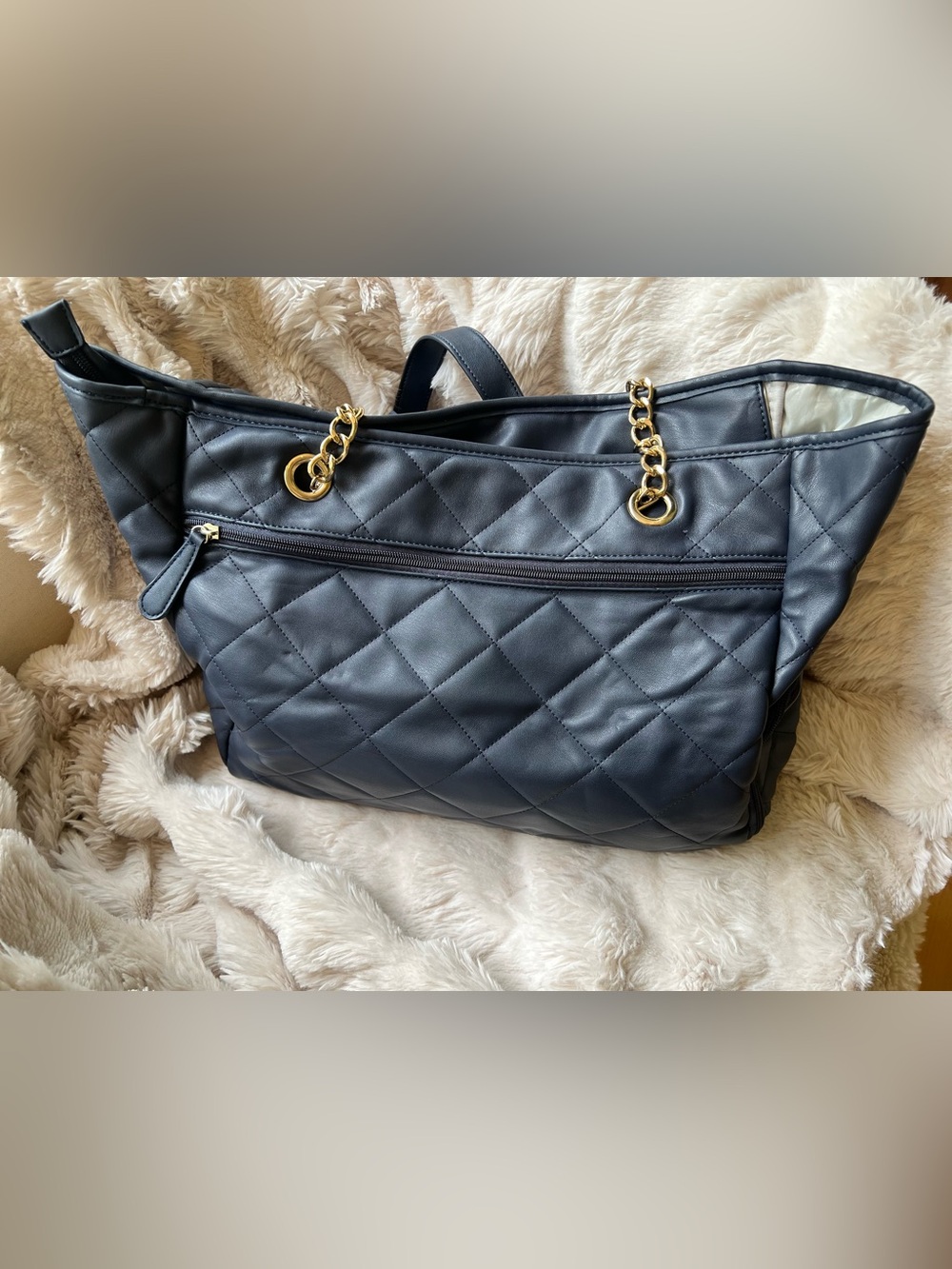 Jay Elle Duchess Quilted Navy Baby Breast Pump Bag w/ Gold Chain | 6-Piece Set - Picture 4 of 16
